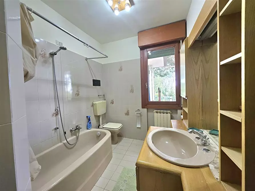 Immagine 13 di Appartamento in vendita  a Massa