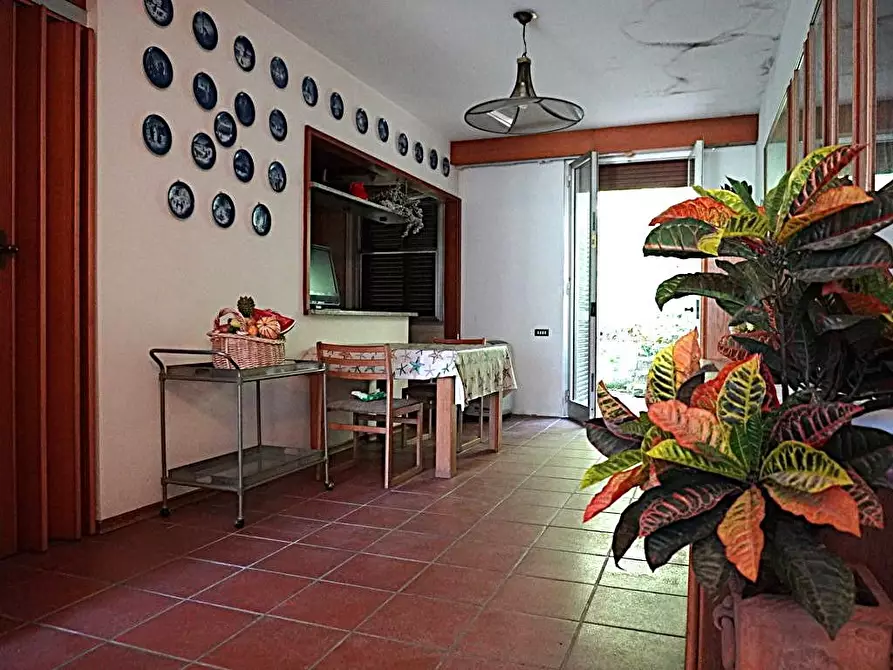 Immagine 12 di Villa in vendita  a Lucca