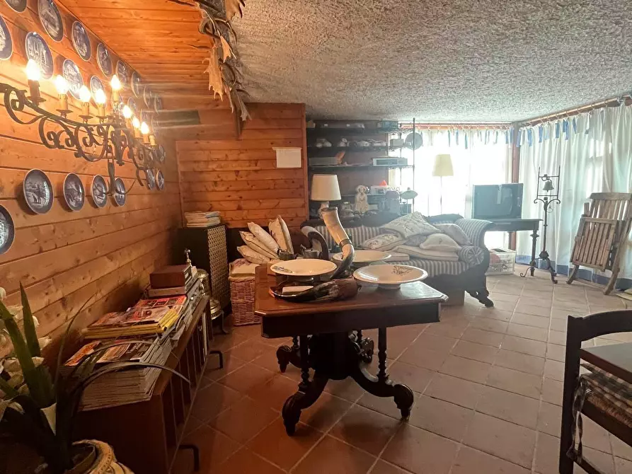 Immagine 39 di Villa in vendita  a Lucca