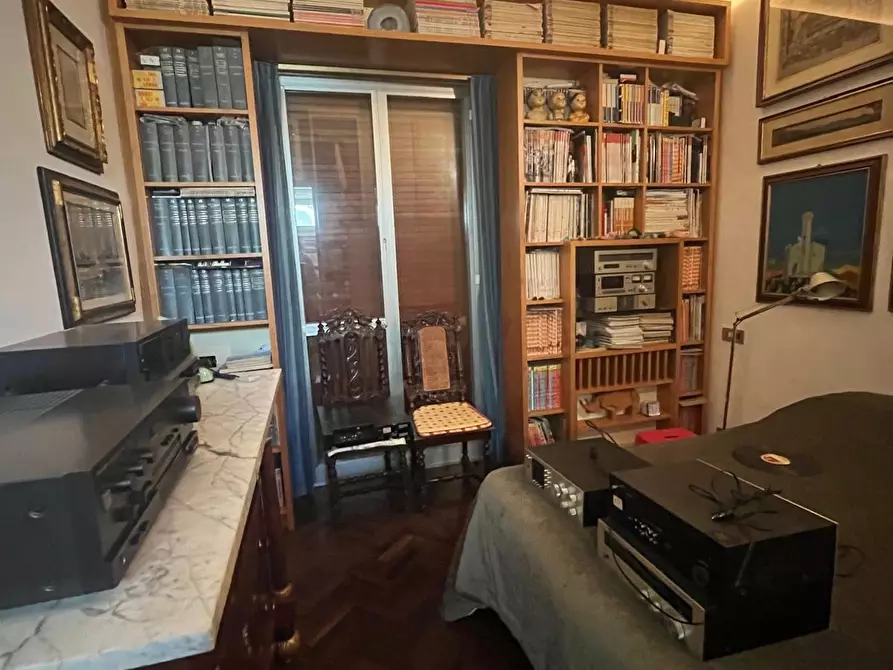 Immagine 9 di Villa in vendita  a Lucca