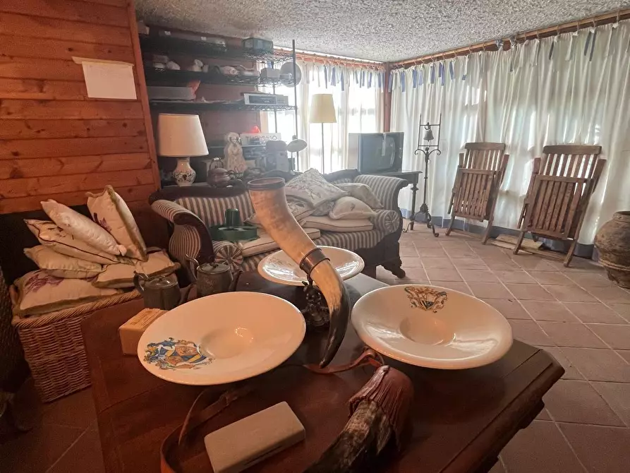 Immagine 42 di Villa in vendita  a Lucca