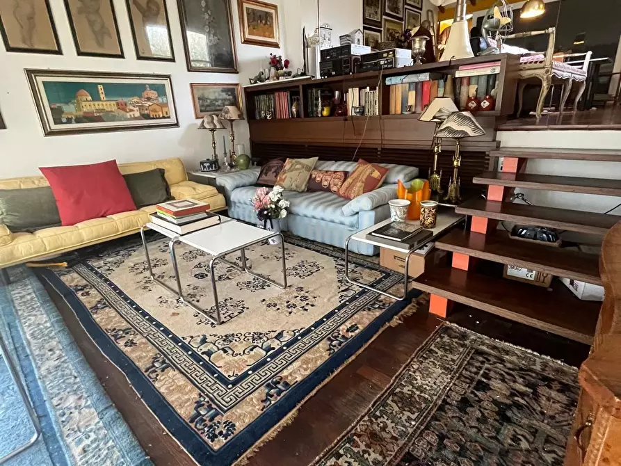 Immagine 21 di Villa in vendita  a Lucca