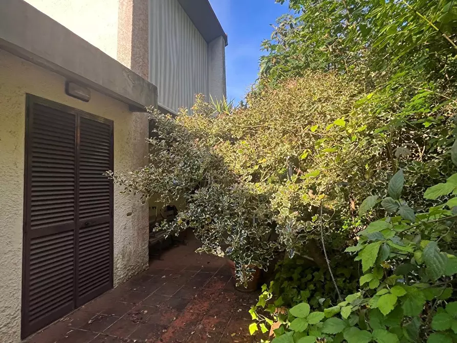 Immagine 5 di Villa in vendita  a Lucca