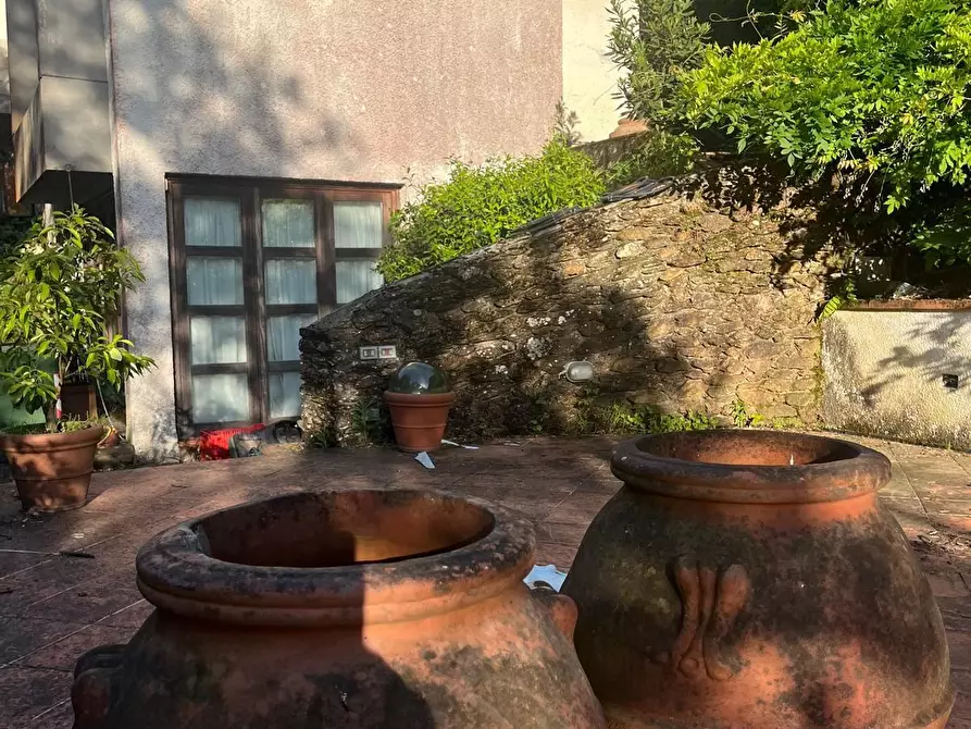 Immagine 3 di Villa in vendita  a Lucca