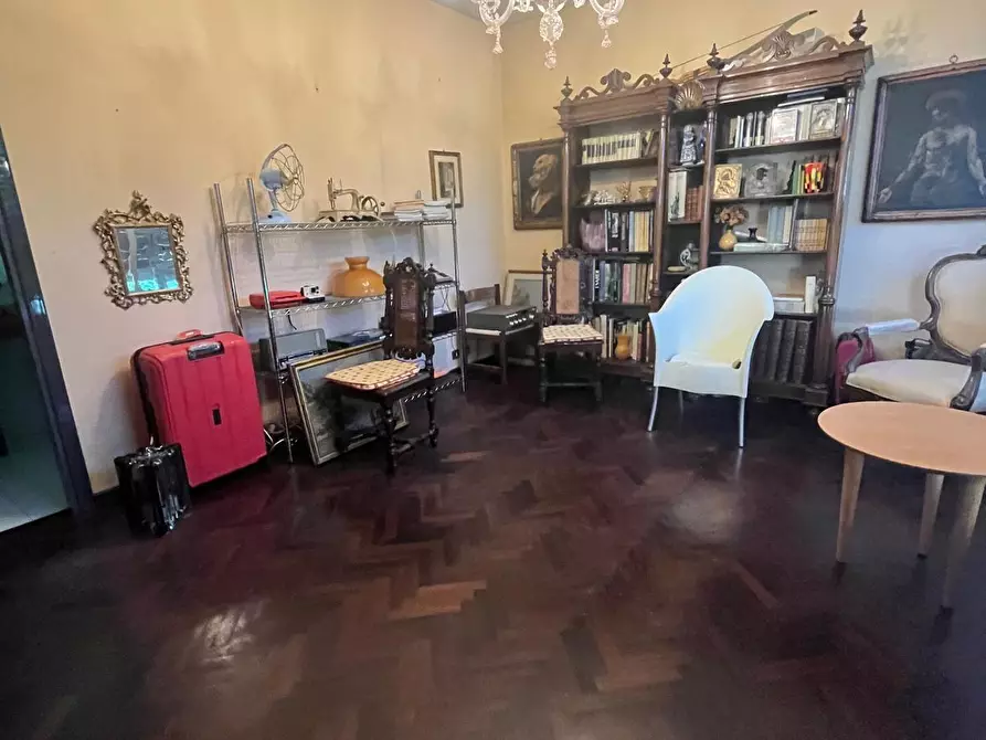 Immagine 8 di Villa in vendita  a Lucca