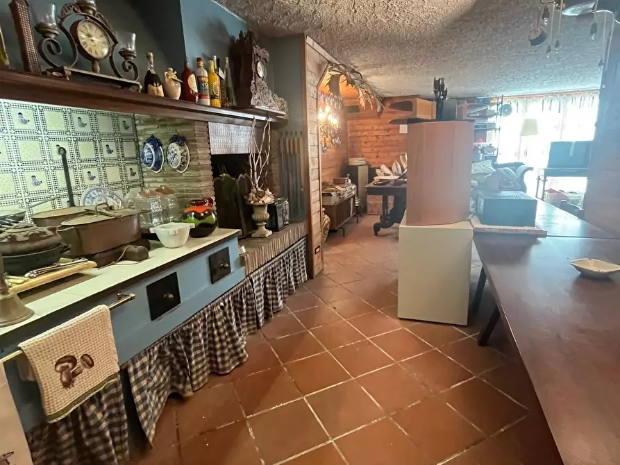 Immagine 38 di Villa in vendita  a Lucca