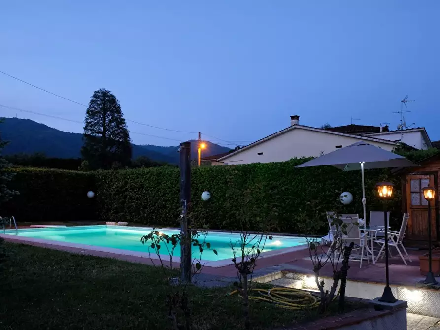 Immagine 42 di Villa in vendita  a Capannori