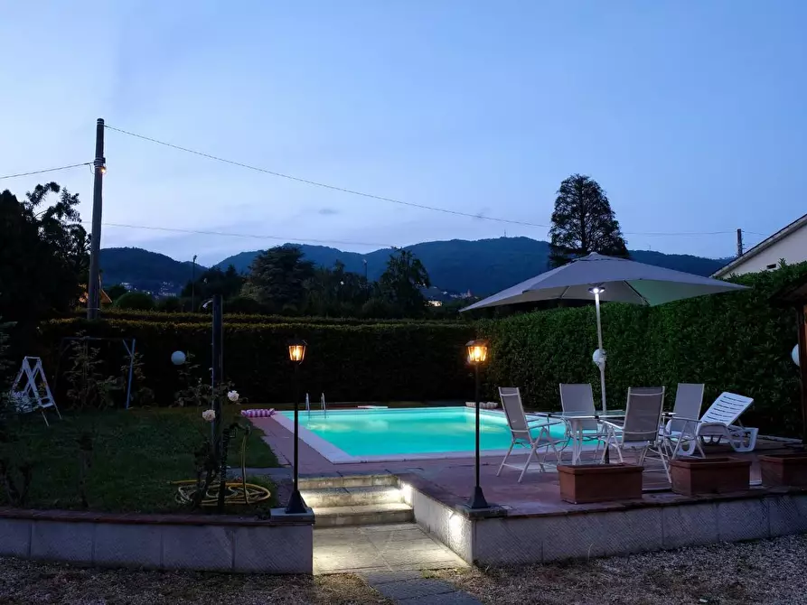 Immagine 41 di Villa in vendita  a Capannori