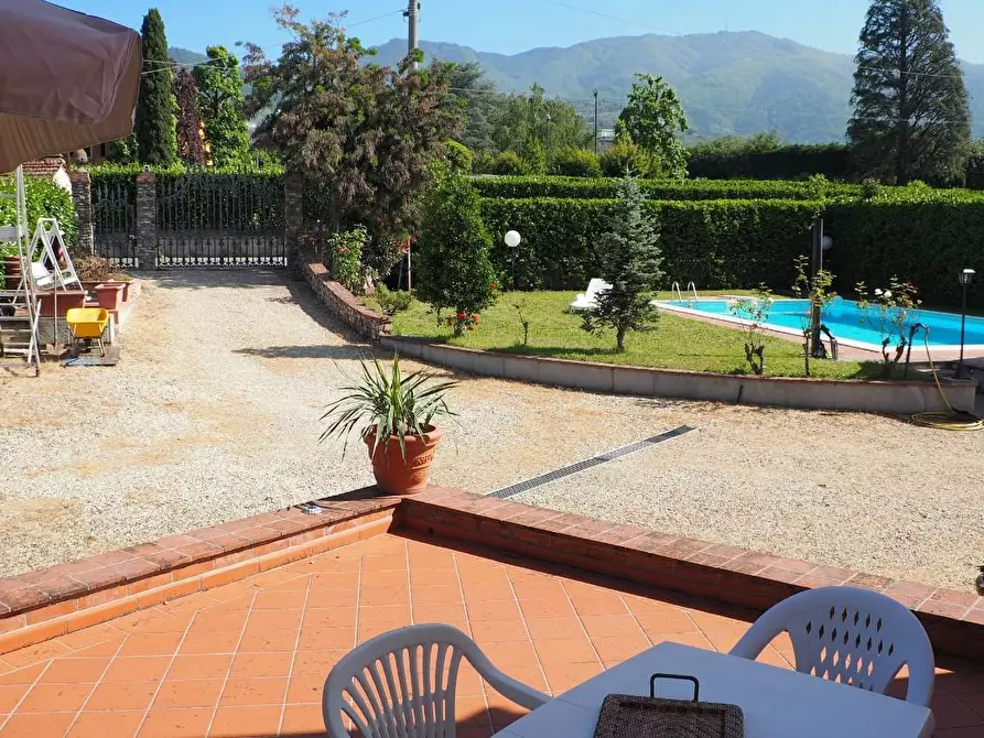 Immagine 15 di Villa in vendita  a Capannori