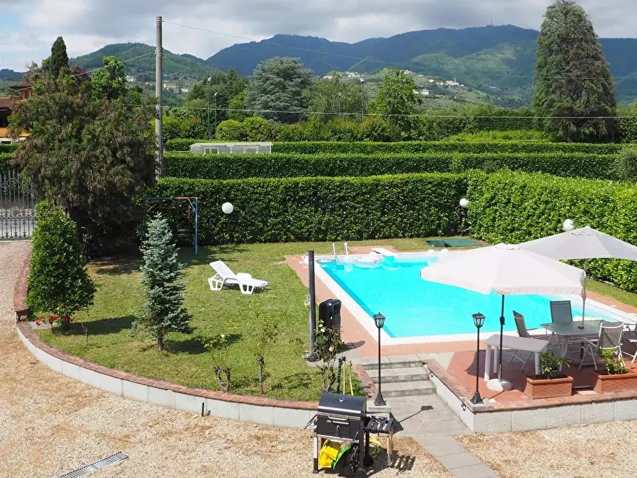 Immagine 5 di Villa in vendita  a Capannori