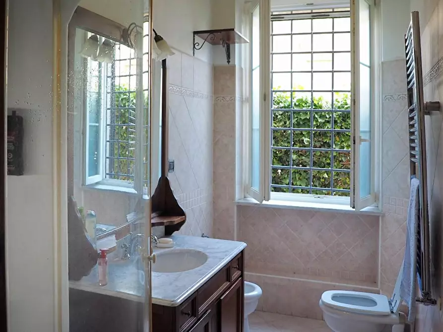 Immagine 29 di Villa in vendita  a Capannori