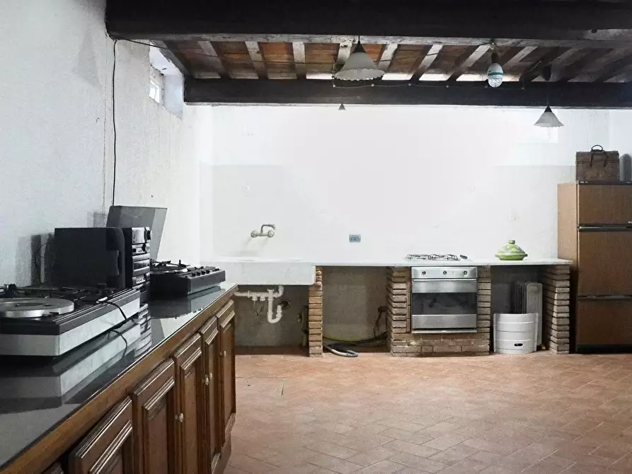 Immagine 33 di Villa in vendita  a Capannori