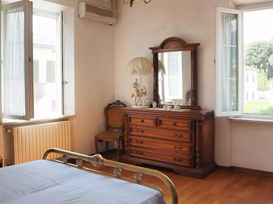 Immagine 17 di Villa in vendita  a Capannori