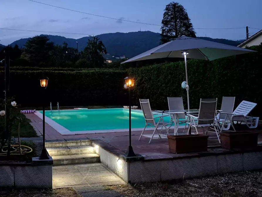 Immagine 40 di Villa in vendita  a Capannori