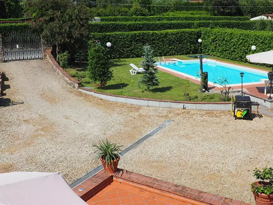 Immagine 2 di Villa in vendita  a Capannori