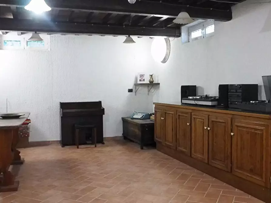 Immagine 32 di Villa in vendita  a Capannori