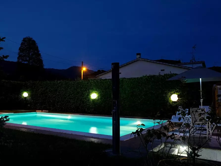 Immagine 38 di Villa in vendita  a Capannori