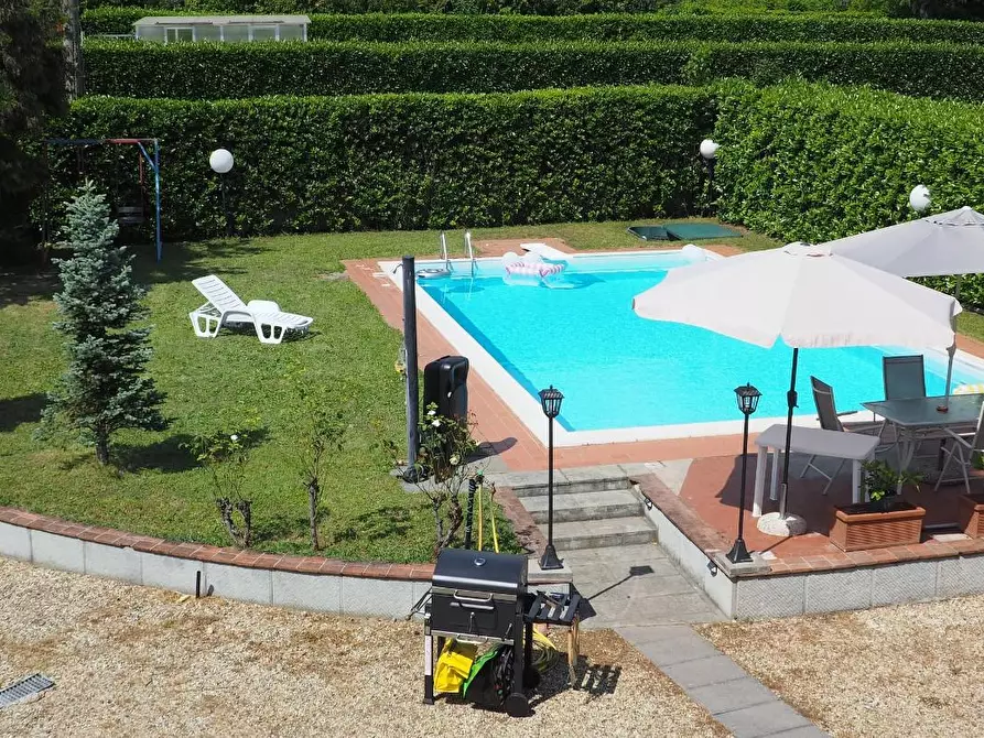 Immagine 4 di Villa in vendita  a Capannori