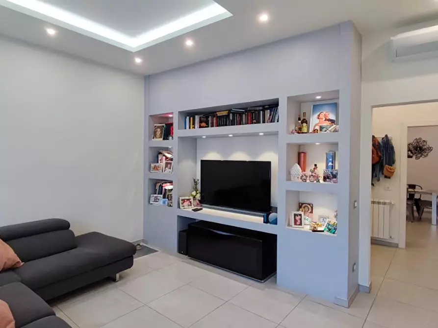 Immagine 1 di Villetta a schiera in vendita  a Viareggio