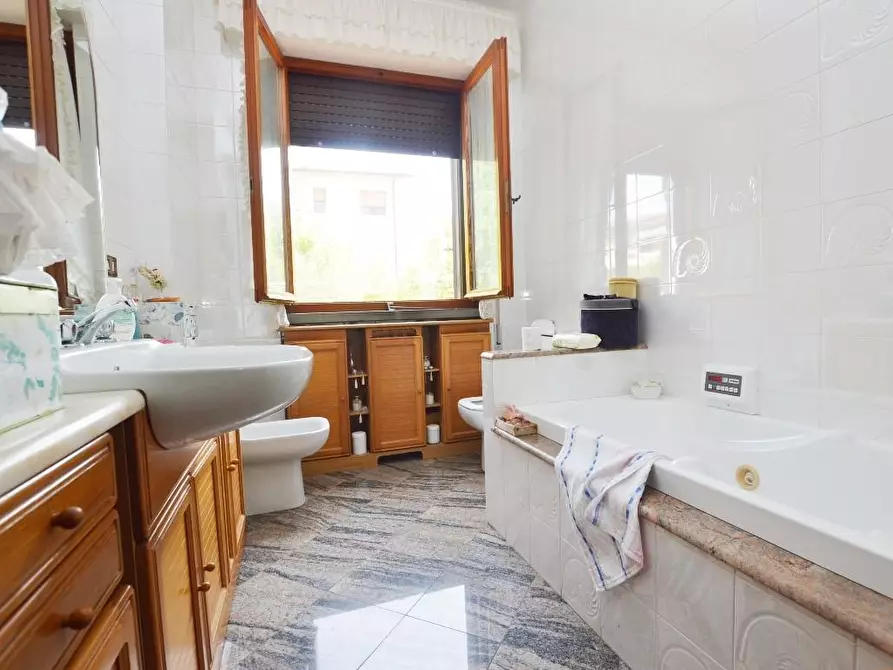 Immagine 14 di Villa in vendita  a San Giuliano Terme