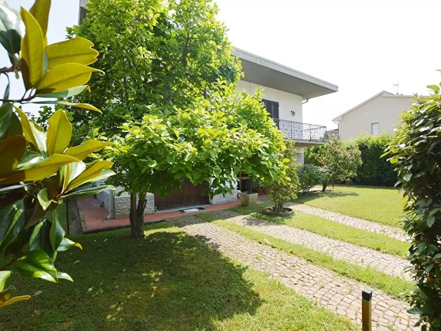 Immagine 4 di Villa in vendita  a San Giuliano Terme