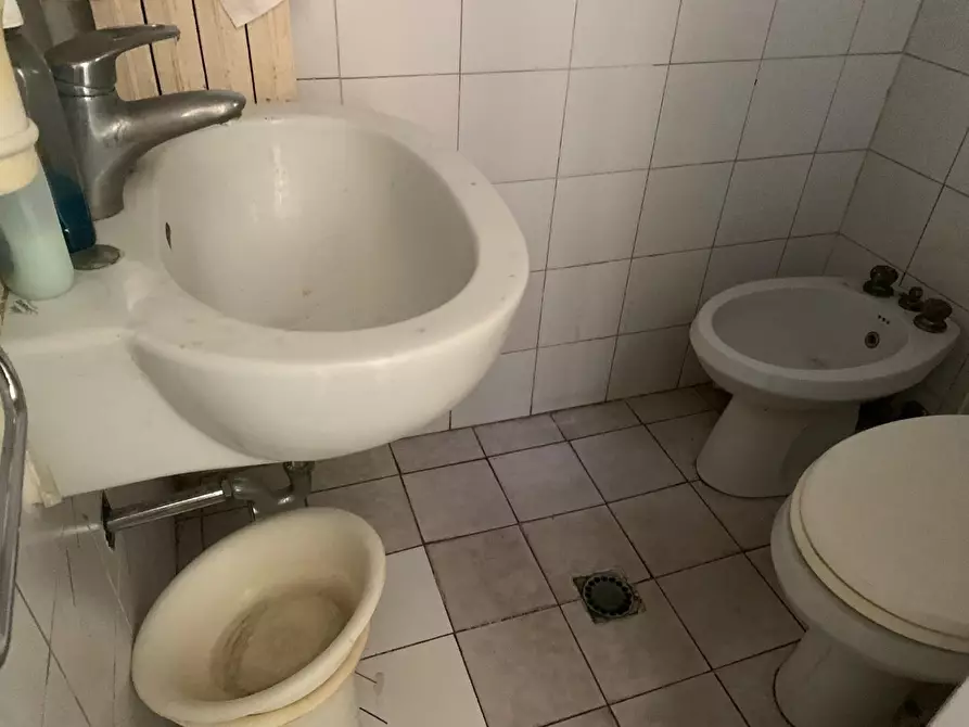 Immagine 5 di Appartamento in vendita  a Livorno