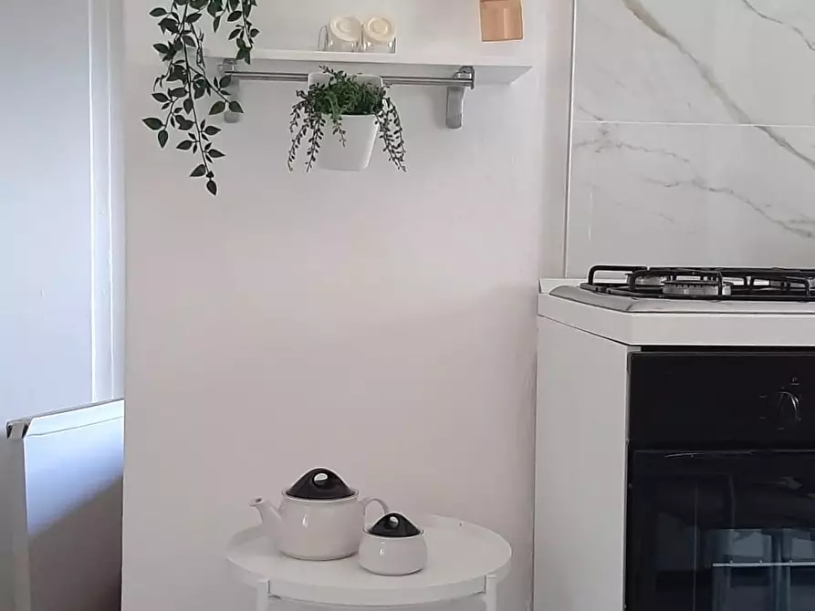 Immagine 19 di Appartamento in affitto  a Carrara