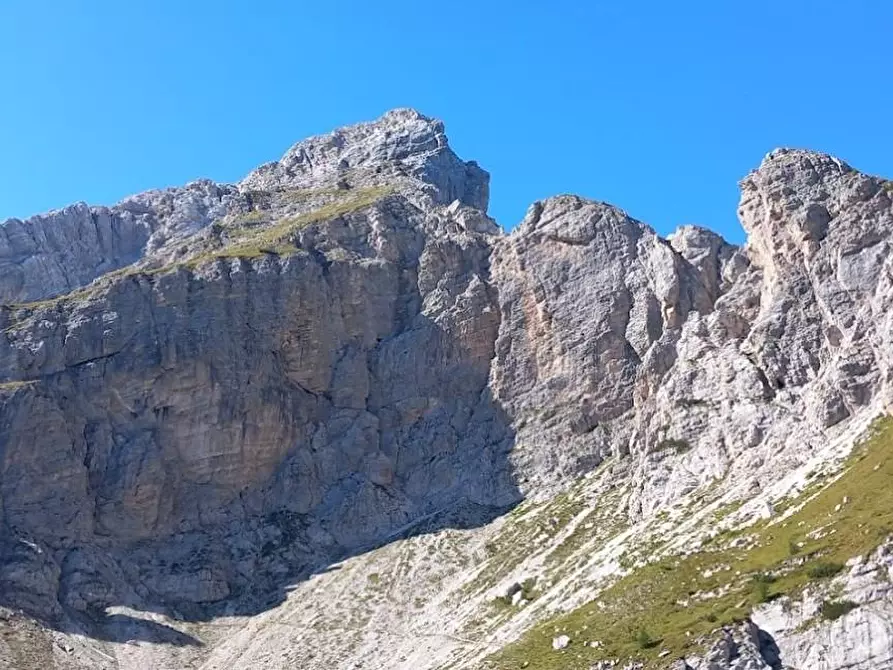 Immagine 25 di Villa in vendita  a Carrara