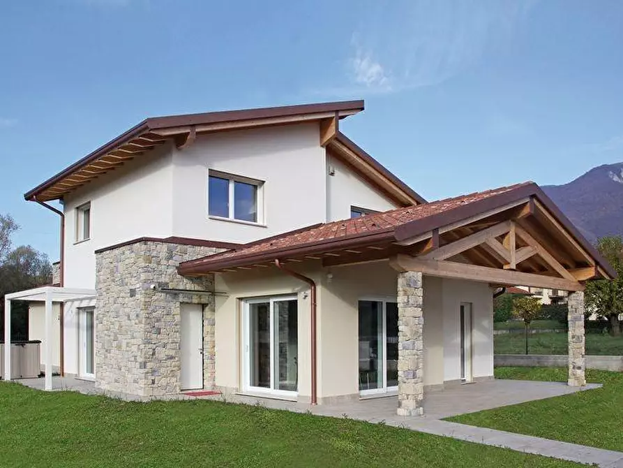 Immagine 1 di Villa in vendita  a Carrara