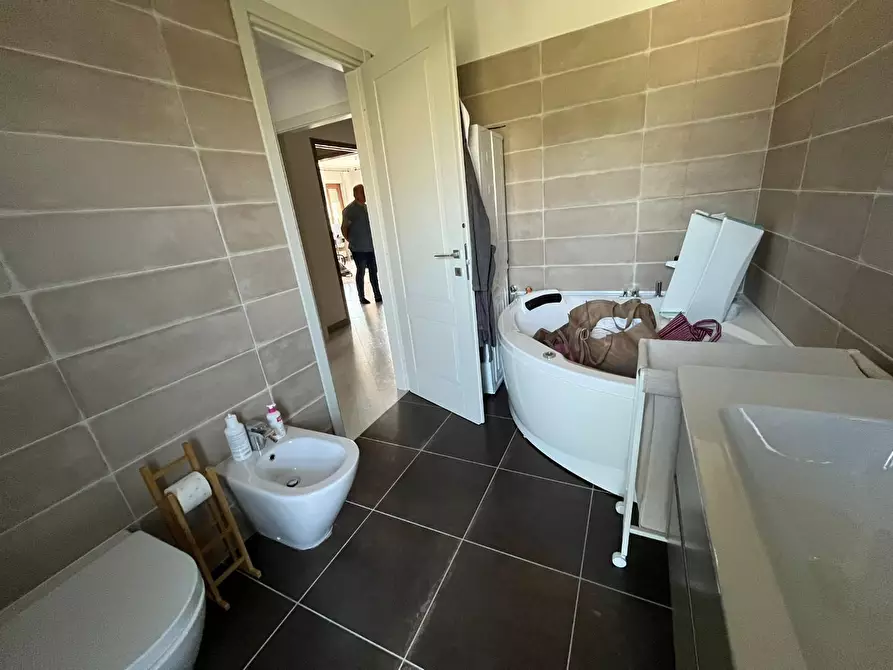 Immagine 8 di Appartamento in vendita  a Massa