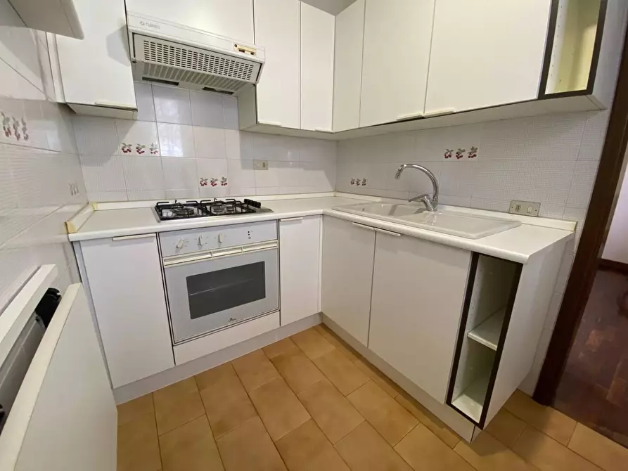 Immagine 17 di Appartamento in vendita  a Viareggio