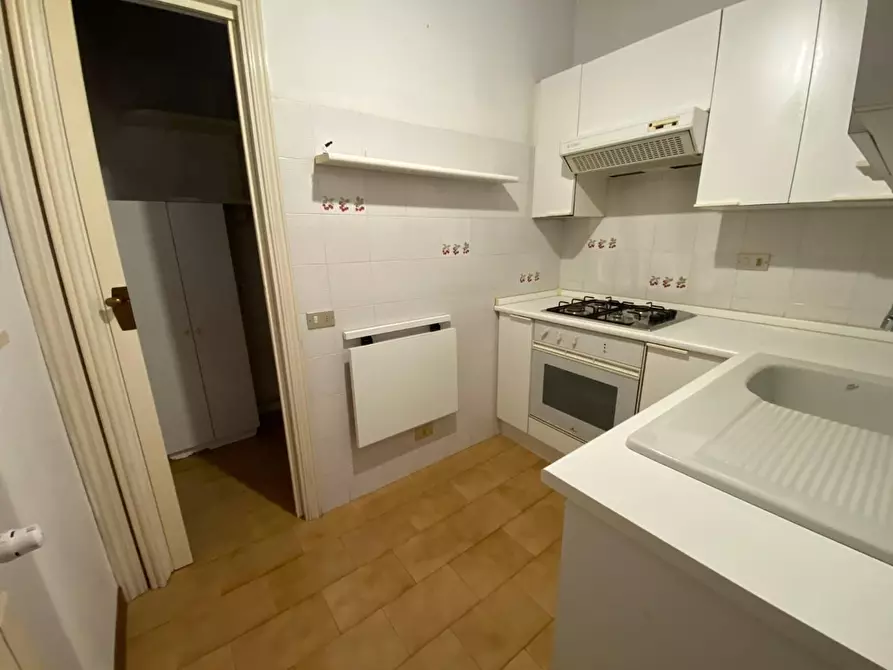 Immagine 14 di Appartamento in vendita  a Viareggio