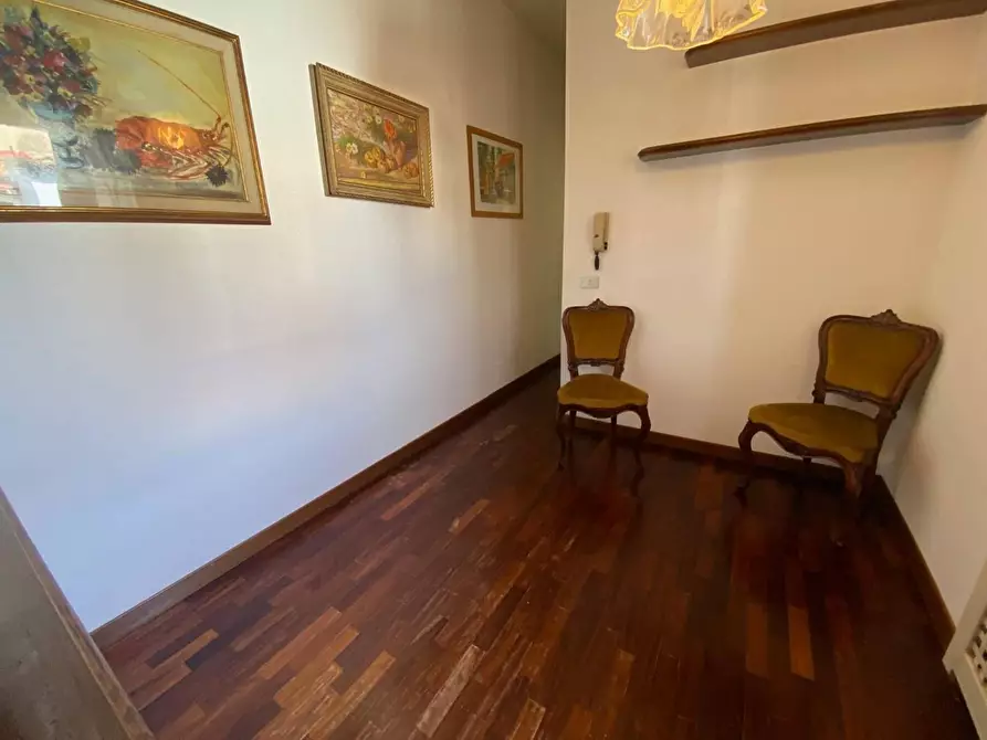 Immagine 18 di Appartamento in vendita  a Viareggio