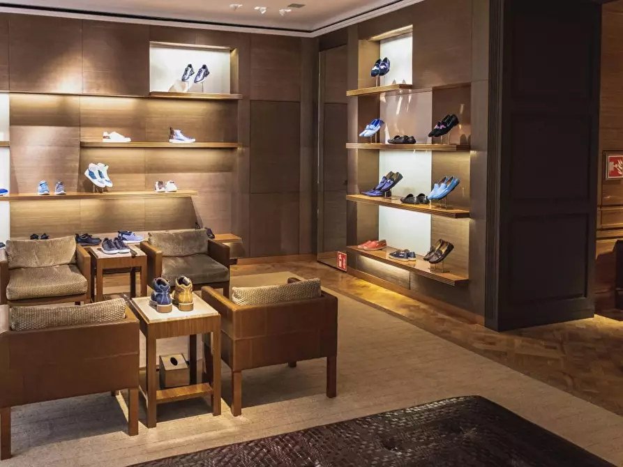 Immagine 6 di Locale commerciale in vendita  a Empoli