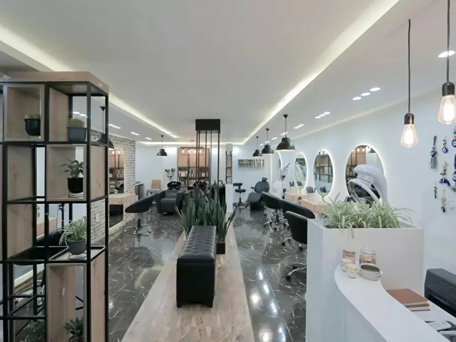 Immagine 7 di Locale commerciale in vendita  a Empoli