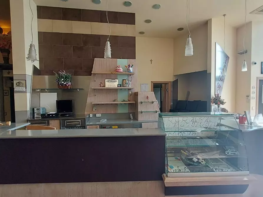 Immagine 3 di Locale commerciale in vendita  a Pontedera