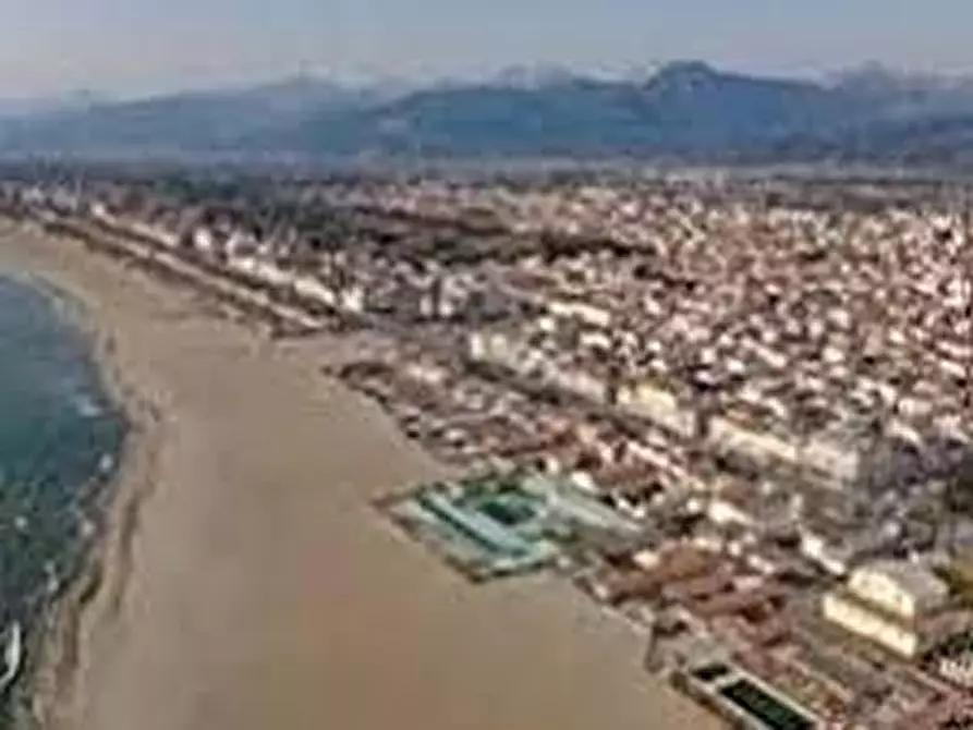 Immagine 6 di Casa quadrifamiliare in vendita  a Viareggio