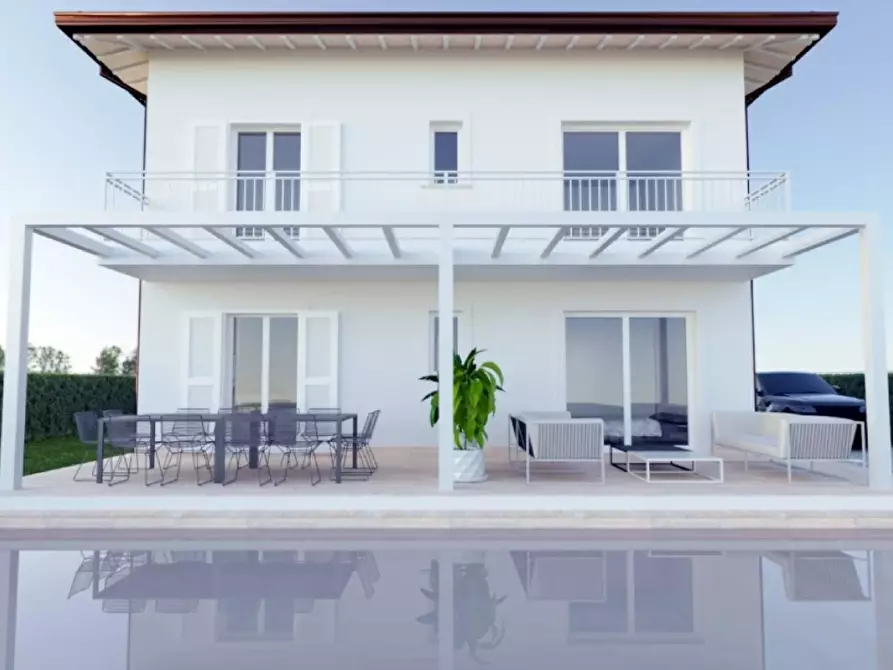 Immagine 1 di Villa in vendita  a Pietrasanta
