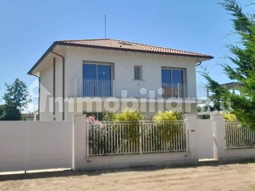 Immagine 4 di Villa in vendita  a Pietrasanta