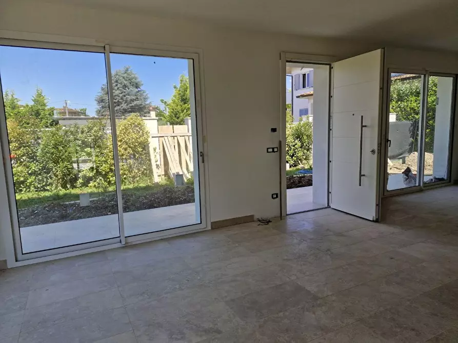 Immagine 10 di Villa in vendita  a Pietrasanta