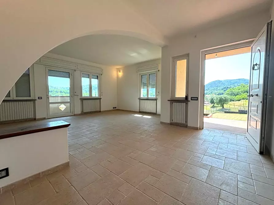 Immagine 4 di Villa in vendita  a Lucca