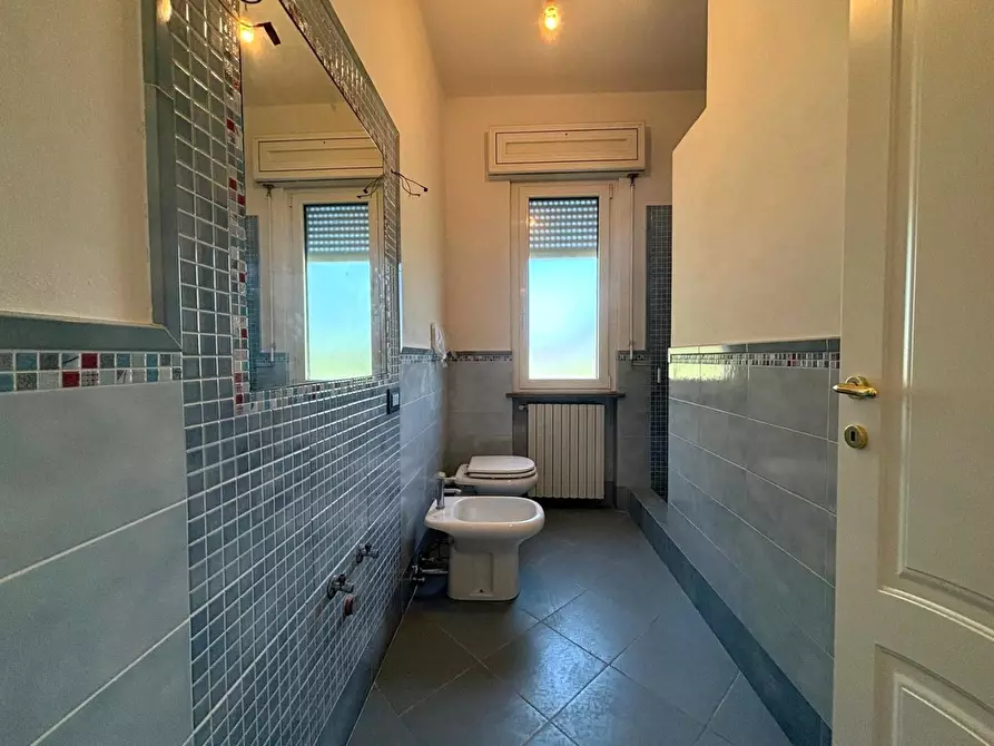 Immagine 16 di Villa in vendita  a Lucca