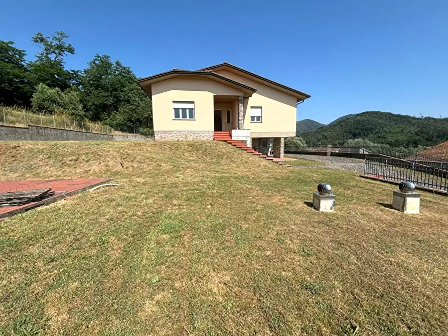 Immagine 19 di Villa in vendita  a Lucca