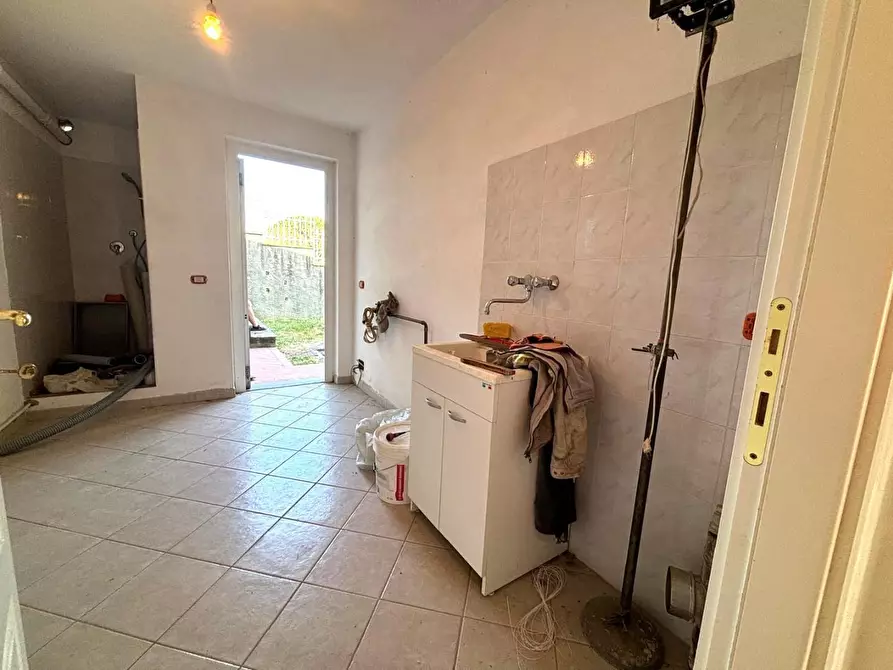 Immagine 24 di Villa in vendita  a Lucca