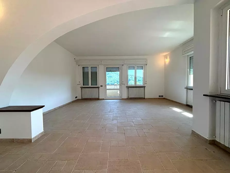 Immagine 2 di Villa in vendita  a Lucca