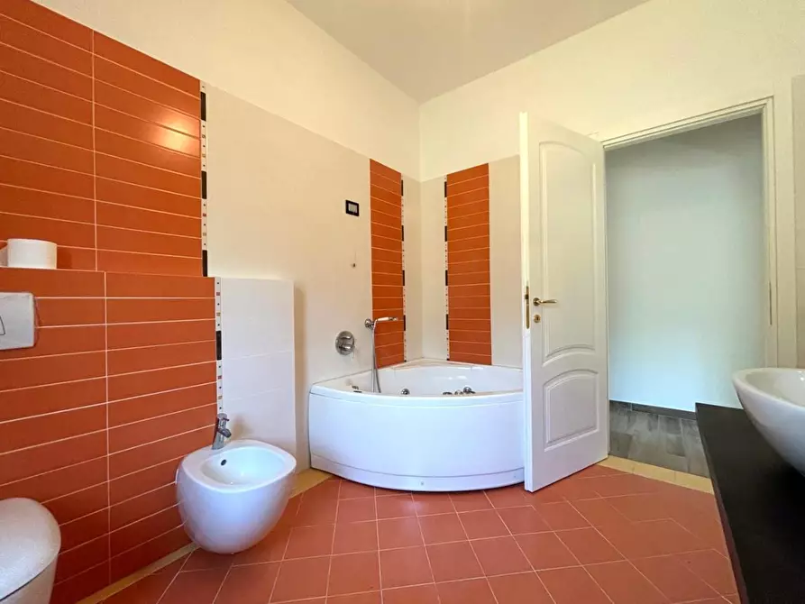 Immagine 12 di Villa in vendita  a Lucca