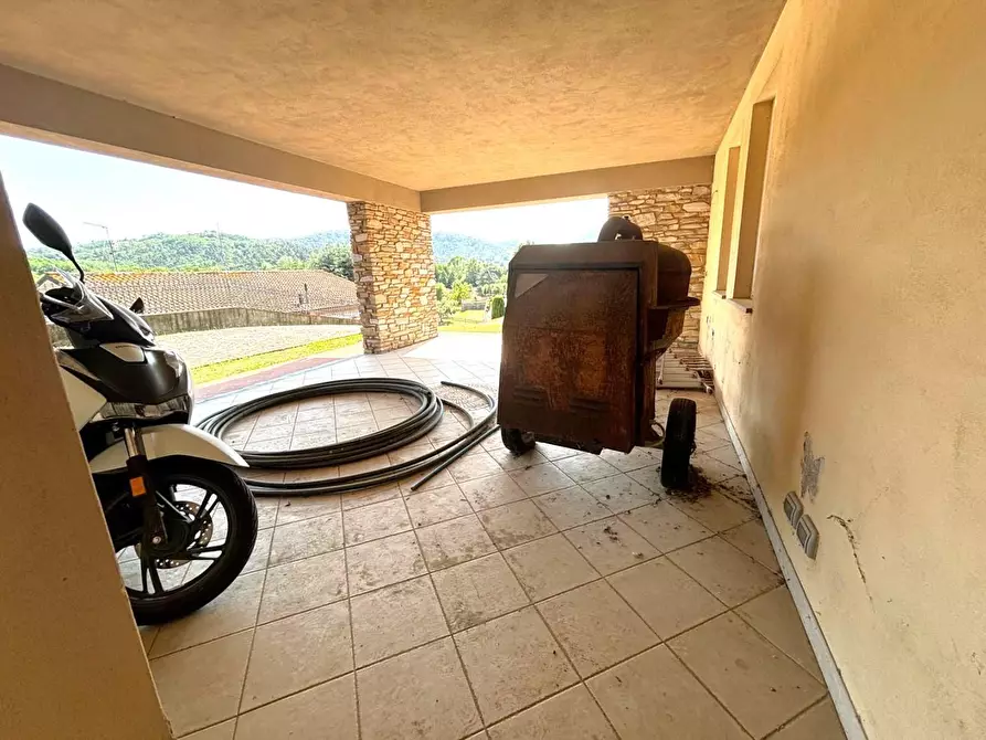 Immagine 23 di Villa in vendita  a Lucca