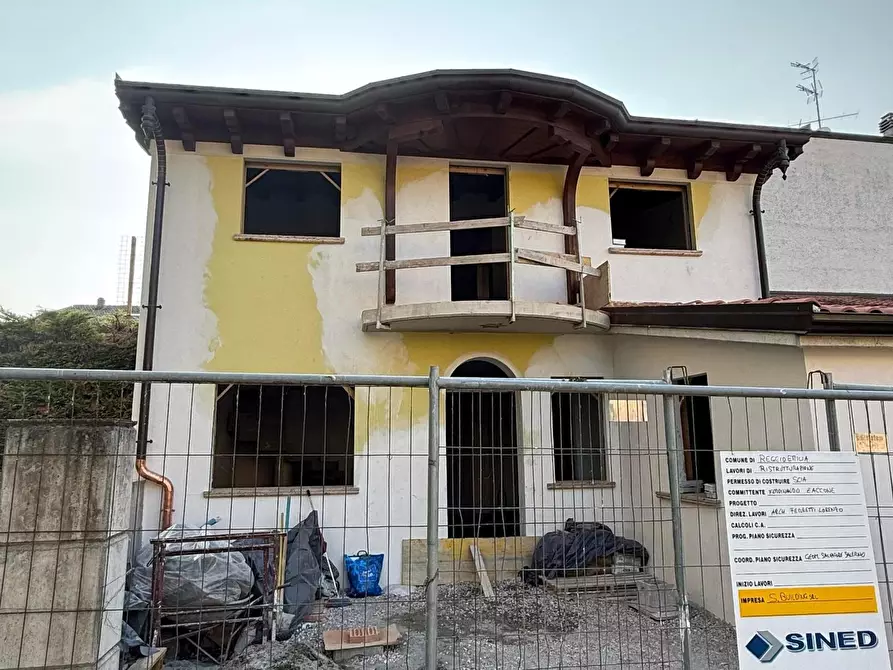 Immagine 5 di Casa indipendente in vendita  a Reggio Nell'emilia