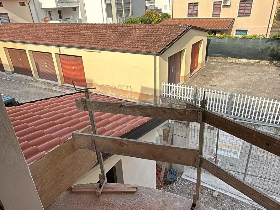 Immagine 9 di Casa indipendente in vendita  a Reggio Nell'emilia