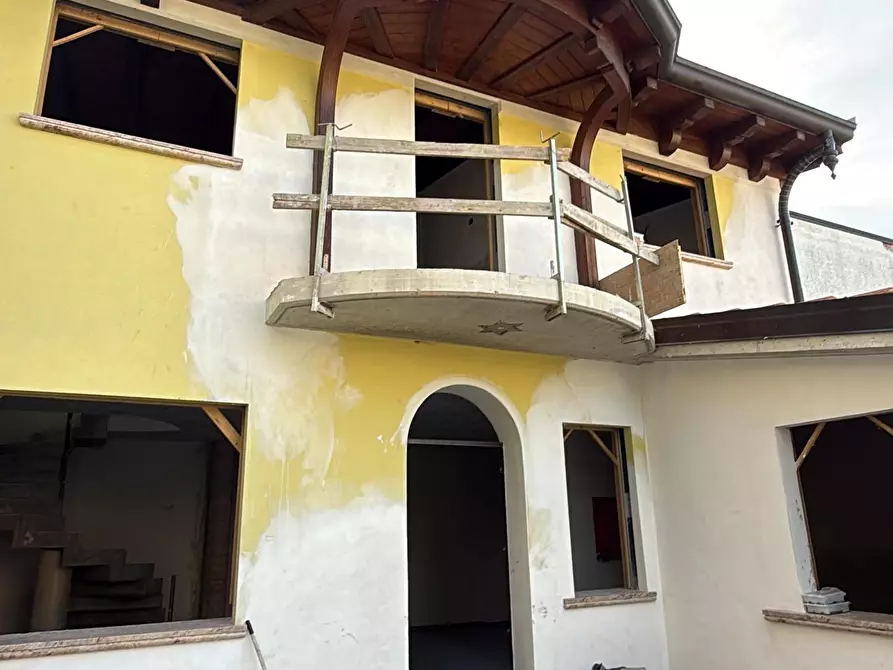 Immagine 4 di Casa indipendente in vendita  a Reggio Nell'emilia